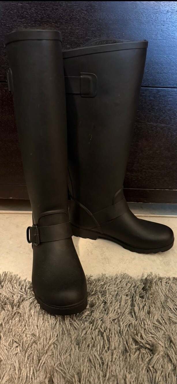 Steve Madden Rain Boots Size 8 Black Rubber Buckle